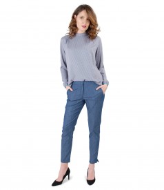 Tinuta eleganta cu pantaloni din bumbac tip denim si bluza cu guler rotund