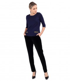 Tinuta eleganta cu pantaloni din catifea elastica si bluza din jerse elastic fin