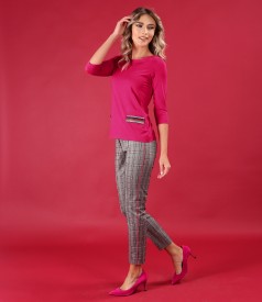 Bluza din jerse elastic cu pantaloni pana in carouri