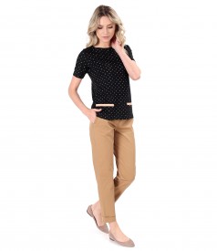 Tinuta smart casual cu pantaloni pana si bluza din jerse cu picouri