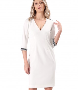 Rochie eleganta cu perle la decolteu